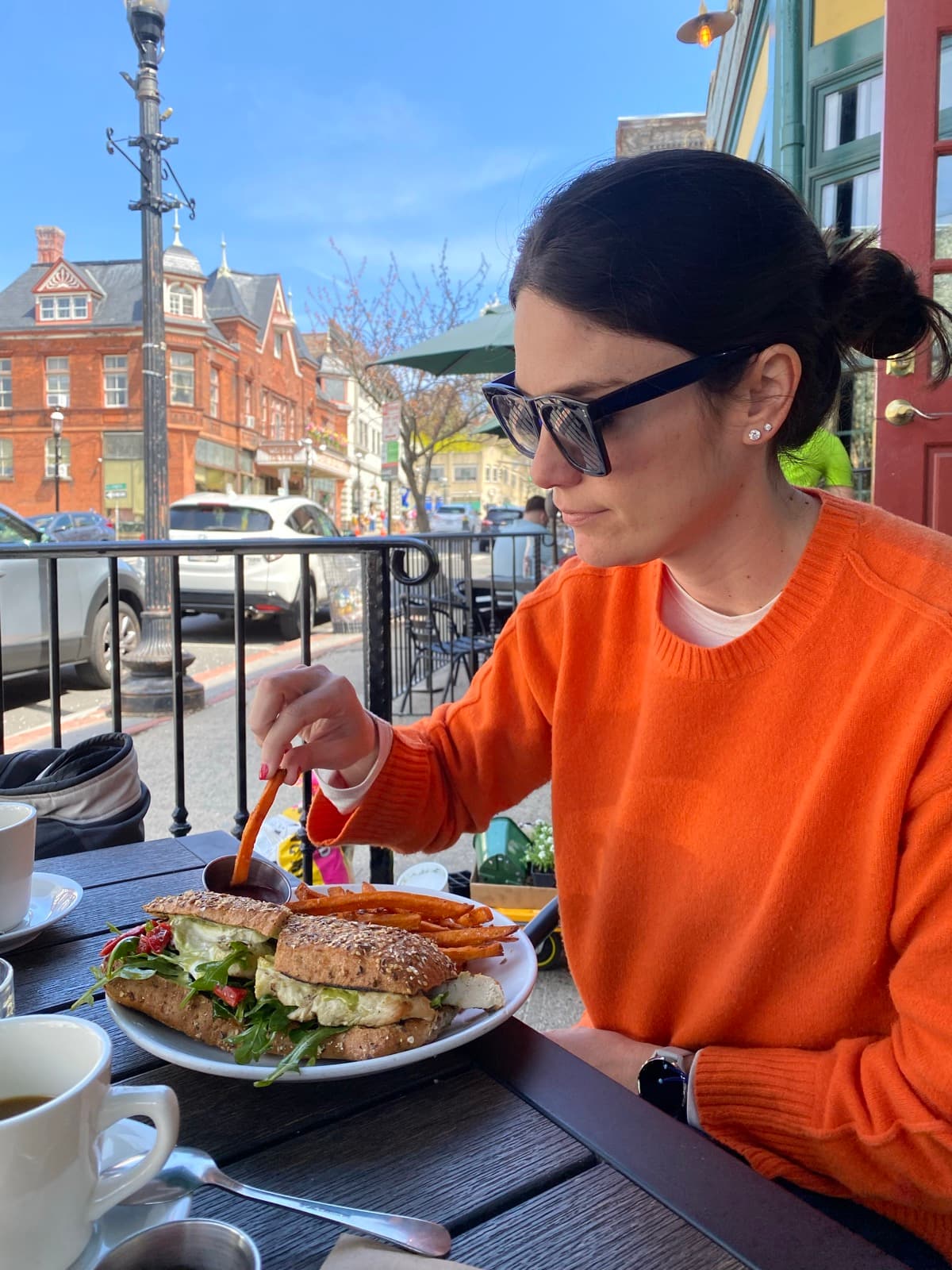 Lunch at a sidewalk cafe